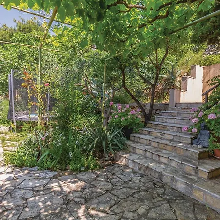 21 With Outdoor Swimmingpool *
