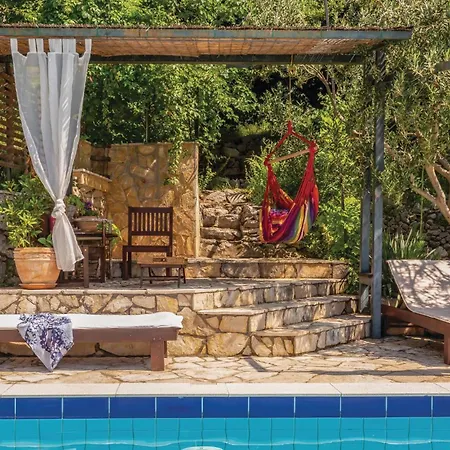 21 With Outdoor Swimmingpool *